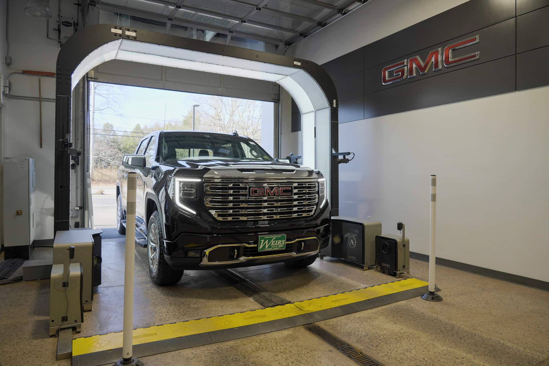 Car Driving Through UVeye at Weirs GMC Maine